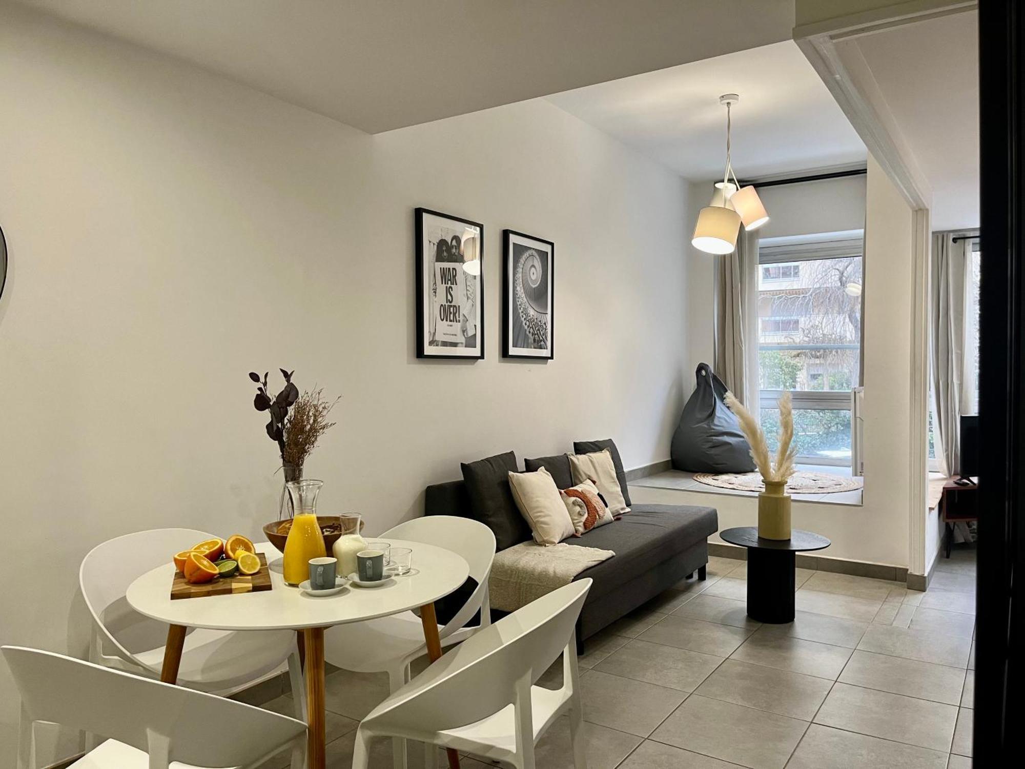Suite Danbury Lyon Exterior photo